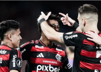 Flamengo vence o Internacional e leva vantagem para o Beira-Rio