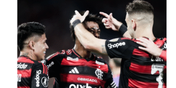 Flamengo vence o Internacional e leva vantagem para o Beira-Rio 18 Flamengo vence o Internacional e leva vantagem para o Beira-Rio