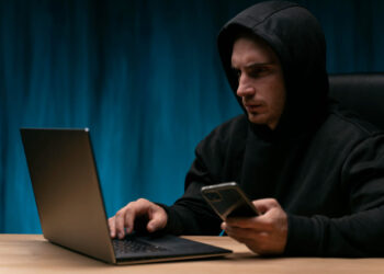 Fraudes com biometria facial crescem 28% em 12 meses no Brasil