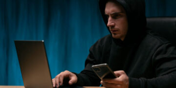 Fraudes com biometria facial crescem 28% em 12 meses no Brasil