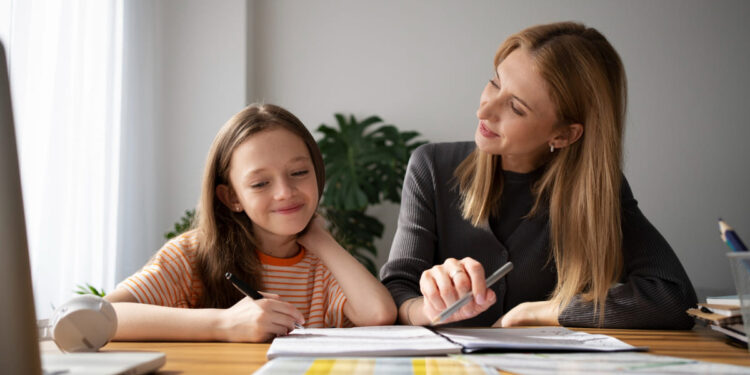 Pesquisa aponta que 72% dos pais não investem no futuro financeiro dos filhos 16 Foto: Reprodução/ Freepik