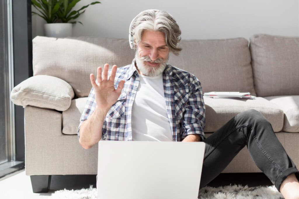 Idosos ampliam presença digital, mas se tornam alvos frequentes de golpes virtuais golpes virtuais idoso 1 1