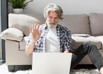 Idosos ampliam presença digital, mas se tornam alvos frequentes de golpes virtuais