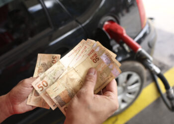 Confiança do Consumidor Brasileiro Cai com Perspectiva Mais Fraca