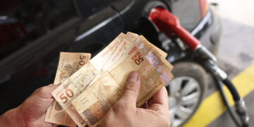 Confiança do Consumidor Brasileiro Cai com Perspectiva Mais Fraca