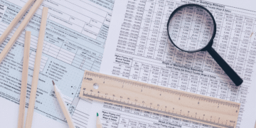 Brasileiros enfrentam alta carga tributária ao investir nos Estados Unidos 3 Brasileiros enfrentam alta carga tributária ao investir nos Estados Unidos