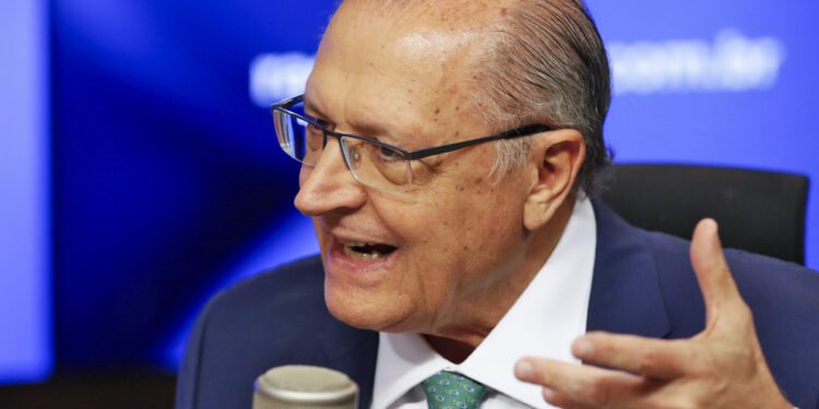 Plano de Contingência contra tarifaço dos EUA será anunciado até terça, diz Alckmin 14 Foto: Bruno Peres/Agência Brasil