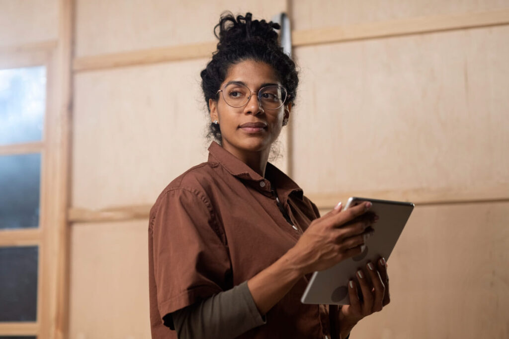 Mulheres negras ainda enfrentam obstáculos para avançar em cargos de liderança mulheres negras ocupam mercado trabalho 1 1