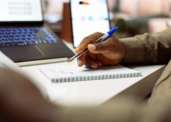 Mercado de trabalho para peritos grafotécnicos cresce no Brasil