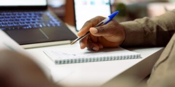 Mercado de trabalho para peritos grafotécnicos cresce no Brasil