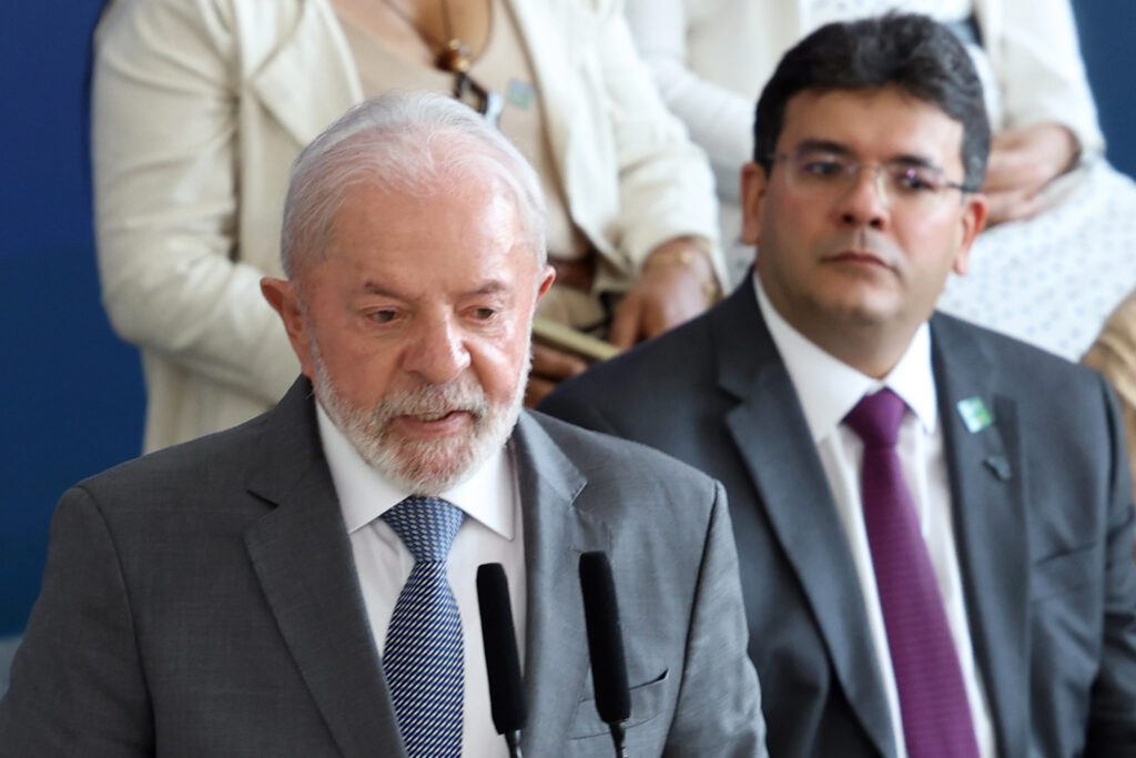 Tarifaço dos EUA pode cortar 146 mil empregos no Brasil em até dois anos, diz Fiemg; Governo anuncia hoje (13) pacote de emergência tarifaco Lula corte de empregos