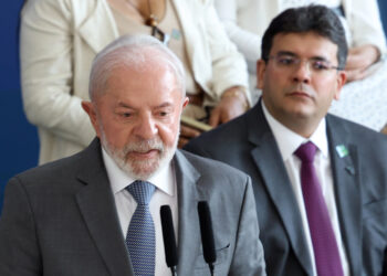 Tarifaço dos EUA pode cortar 146 mil empregos no Brasil em até dois anos, diz Fiemg; Governo anuncia hoje (13) pacote de emergência