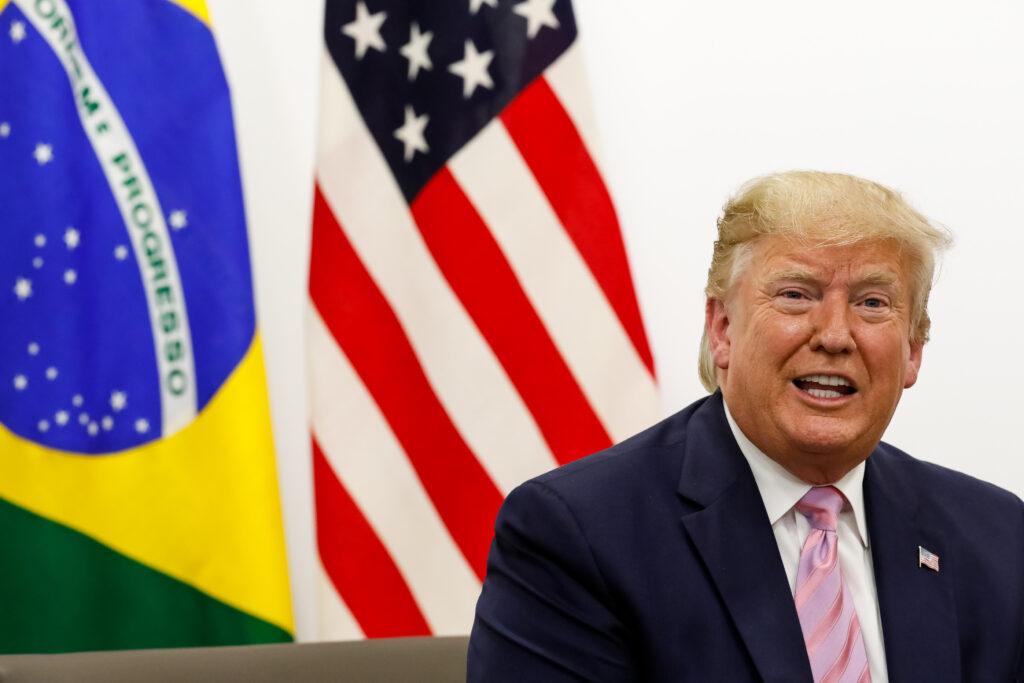 Trump diz estar aberto ao diálogo com Lula, apesar de impor tarifa recorde ao Brasil; Lula responde com foco em empregos e soberania tarifas Trump