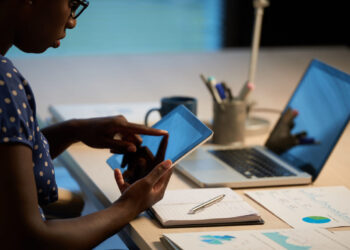 Relatório aponta impacto de R$ 215 bilhões das plataformas digitais na economia brasileira em 2024