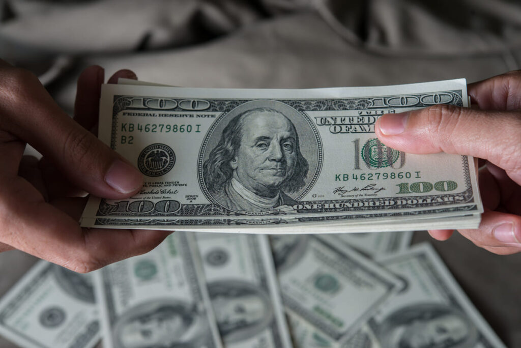 Agosto registra volatilidade cambial com impactos de política monetária e crise diplomática Dolar 3 1