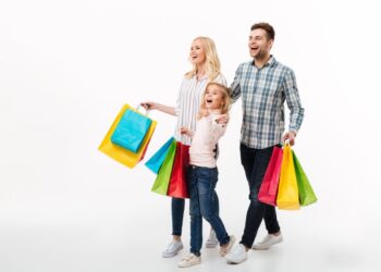 Famílias demonstram cautela no consumo, mas mantêm otimismo com o futuro