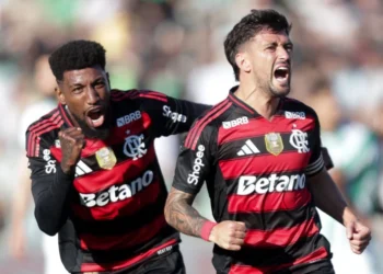 Brasileirão 2025: Flamengo vence e segue líder, São Paulo supera Botafogo e Santos arranca empate contra Atlético-MG