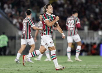 Thiago Silva decide, e Fluminense elimina o Bahia da Copa do Brasil