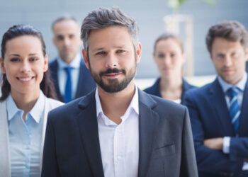 Identificação de líderes internos ganha força em empresas brasileiras