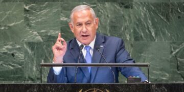 Netanyahu enfrenta protestos na ONU, promete “terminar o trabalho” contra o Hamas e agenda encontro com Trump