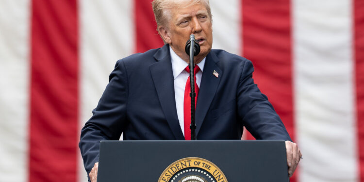 Trump incentiva empresas estrangeiras a trazerem especialistas em manufatura para treinar trabalhadores dos EUA: “Nós os damos as boas-vindas” 14 Foto oficial da Casa Branca por Andrea Hanks