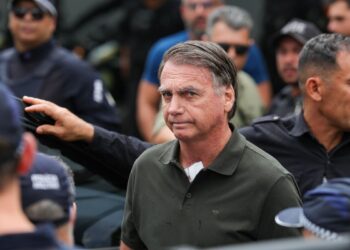 Moraes pede explicações sobre escolta que levou Bolsonaro ao hospital