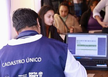 Número de famílias em situação de pobreza no CadÚnico cai 25% em dois anos