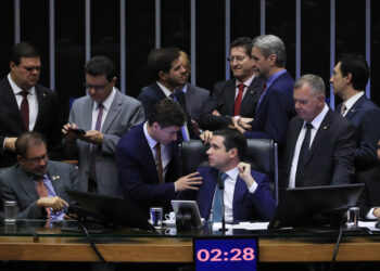 Câmara aprova em 1º turno PEC da Blindagem que dificulta denúncia criminal contra parlamentares