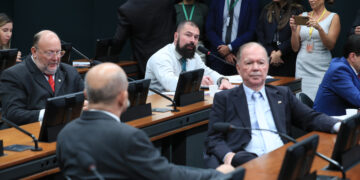 Conselho de Ética da Câmara instaura processo contra Eduardo Bolsonaro 1 Conselho de Ética da Câmara instaura processo contra Eduardo Bolsonaro