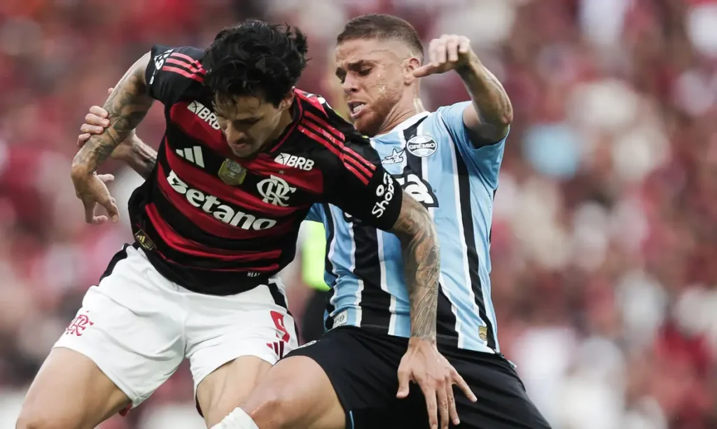 Flamengo empata com Grêmio e vê liderança do Brasileirão ameaçada fla gre