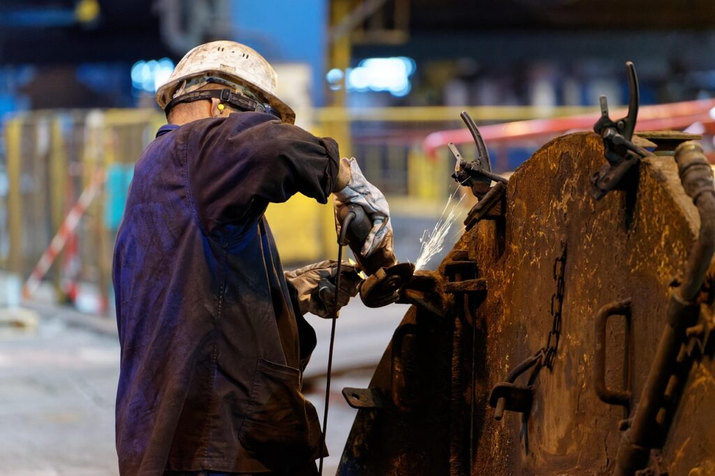 Indústria brasileira registra maior retração em dois anos em agosto, aponta PMI industria brasileira retracao