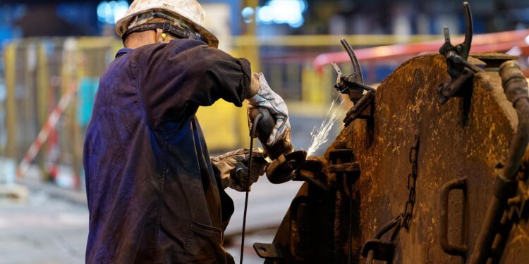 Indústria brasileira registra maior retração em dois anos em agosto, aponta PMI industria brasileira retracao