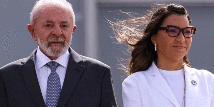 O presidente Luiz Inácio Lula da Silva e a primeira-dama, Janja Lula da Silva, durante recepção ao presidente de Angola, João Lourenço, em cerimônia oficial no Palácio do Planalto. Foto: Marcelo Camargo/Agência Brasil