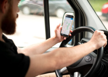 Trabalho como motorista de aplicativo ganha força e atrai milhões de profissionais