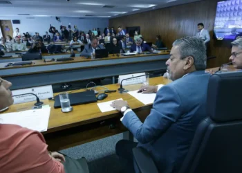CCJ do Senado rejeita PEC da Blindagem por unanimidade