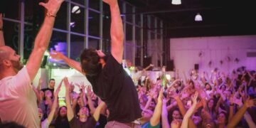 Sem audições, sem pré-requisitos: projeto musical transforma a diversidade em conexão e inclusão social 15 Sem audições, sem pré-requisitos: projeto musical transforma a diversidade em conexão e inclusão social