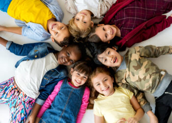 Bolso mais apertado não ofusca o Dia das Crianças, que será de experiências e presentes de até R$250