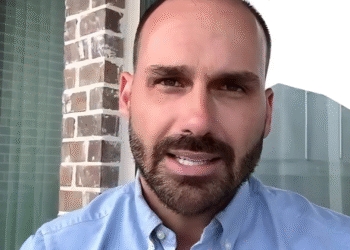 Eduardo Bolsonaro comenta encontro entre Lula e Donald Trump na Malásia e repercute fala de Trump sobre Bolsonaro