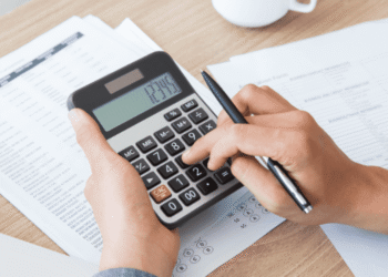 Atrasos no pagamento de faturas de cartão de crédito aumentam entre brasileiros