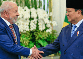 Brasil e Indonésia firmam novos acordos; Lula confirma candidatura em 2026