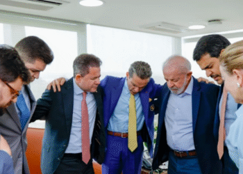 Lula recebe bispos evangélicos e deputado no Palácio do Planalto, ao lado de Jorge Messias, cotado para o STF