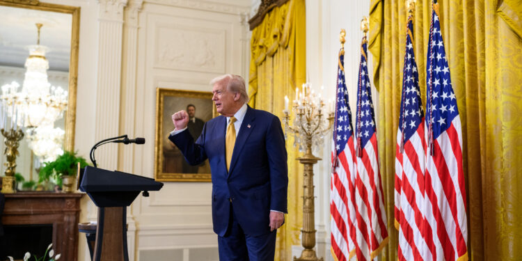 Trump autoriza operações secretas da CIA na Venezuela em entrevista na Casa Branca Trump CIA Venezuela