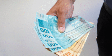 Governo libera lote extra de R$ 1,5 bilhão do abono salarial nesta quarta-feira (15)