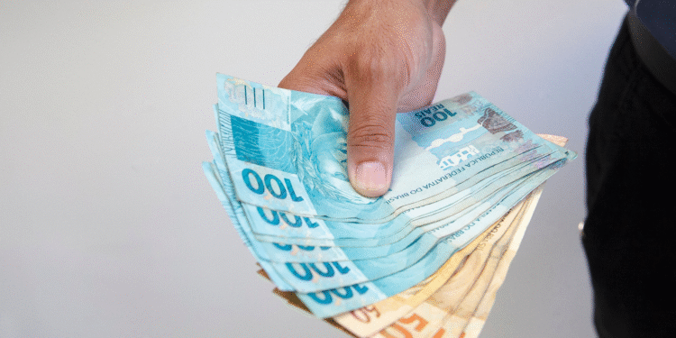 Governo libera lote extra de R$ 1,5 bilhão do abono salarial nesta quarta-feira (15) abono salarial
