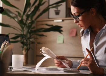 Atividade econômica cresce 0,7% em agosto, mas consumo das famílias mostra sinais de enfraquecimento