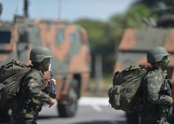 Por que o Brasil realiza um grande treinamento de guerra na Amazônia com uso de mísseis e blindados