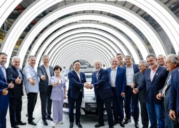 Megafábrica chinesa de veículos elétricos é inaugurada na Bahia; com investimento de R$ 5,5 bilhões, Lula diz que projeto representa confiança no Brasil