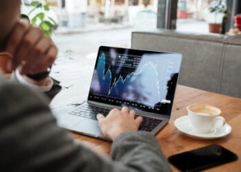 Investidor brasileiro avança rumo à diversificação internacional e ativos alternativos