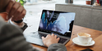 Investidor brasileiro avança rumo à diversificação internacional e ativos alternativos 18 Investidor brasileiro avança rumo à diversificação internacional e ativos alternativos