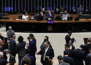 Câmara vota ampliação da faixa de isenção do Imposto de Renda; proposta prevê compensação com taxação dos super ricos